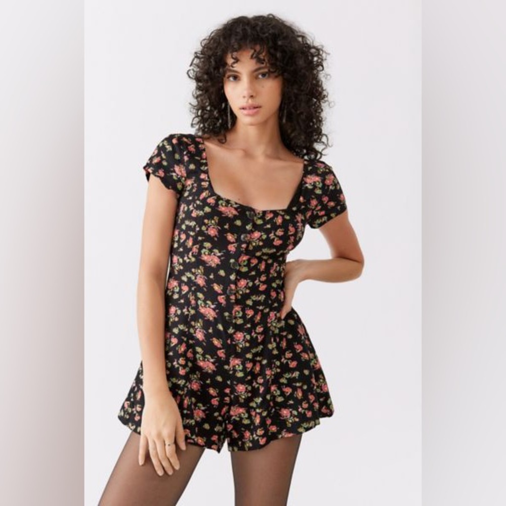Cute floral romper size medium new
